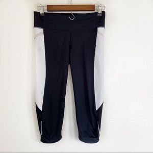 Athleta black and white Capri leggings